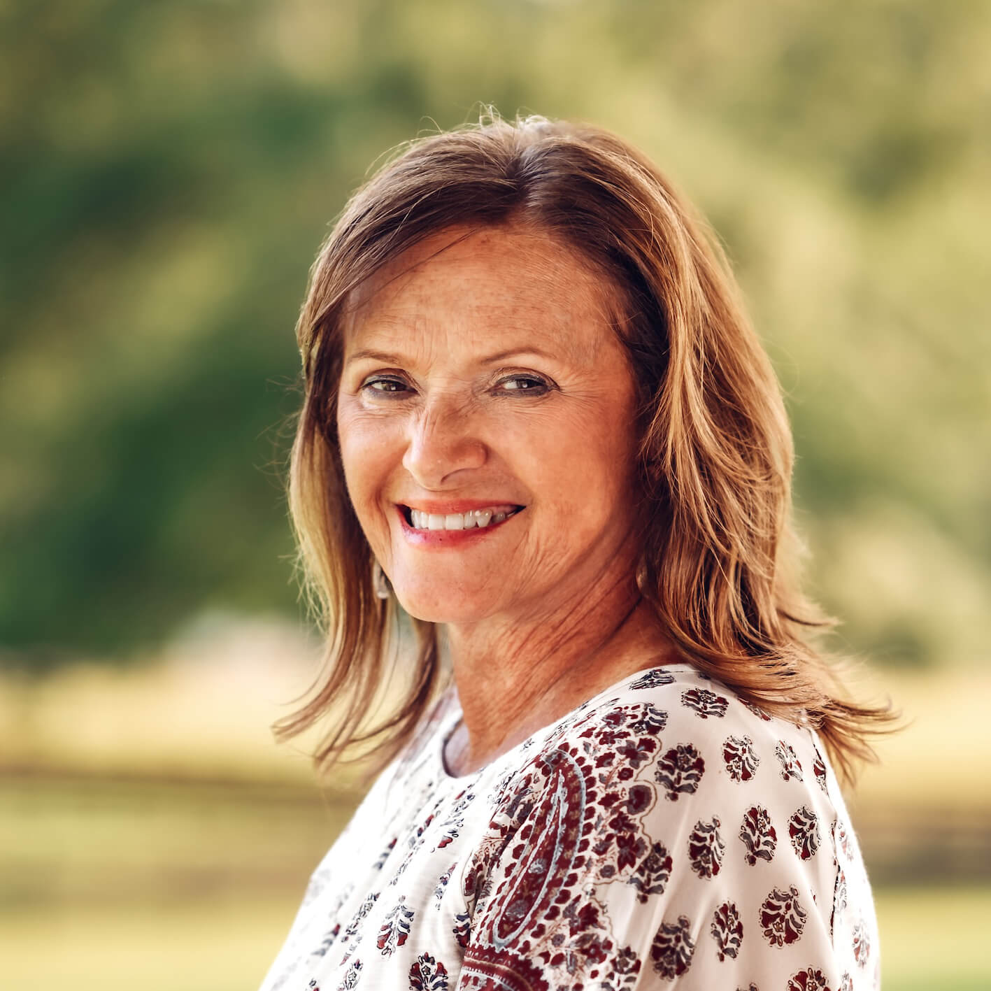 headshot of Loretta